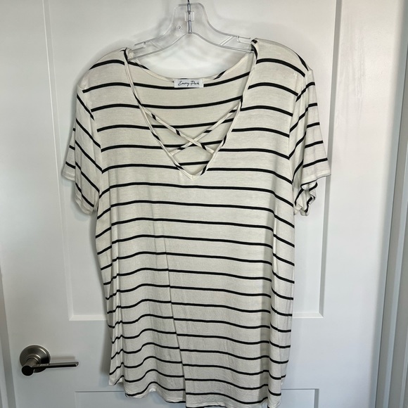 Off white, short sleeve, horizontal stripe t shirt. Brand: Emory Park. Size: XL - Picture 2 of 2